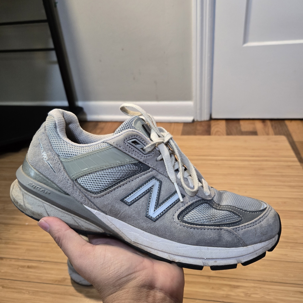 New Balance Men’s Grey 990v5 Running Shoes
